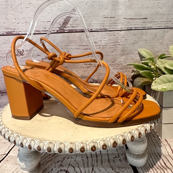 Urban Outfitters UO FIONA STRAPPY SANDAL IN NEUTRAL Tan Cognac Size 9 - Picture 2 of 10